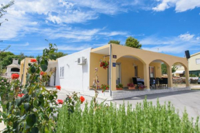 Apartments with a parking space Mavarstica, Ciovo - 16868, Trogir